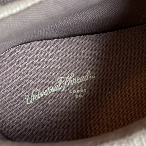 🧨 Final Markdown - Tennis Shoes - Picture 3 of 4